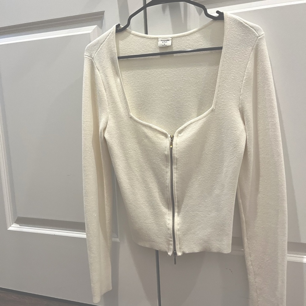 Abercrombie zip up sweater in cream. Size medium.